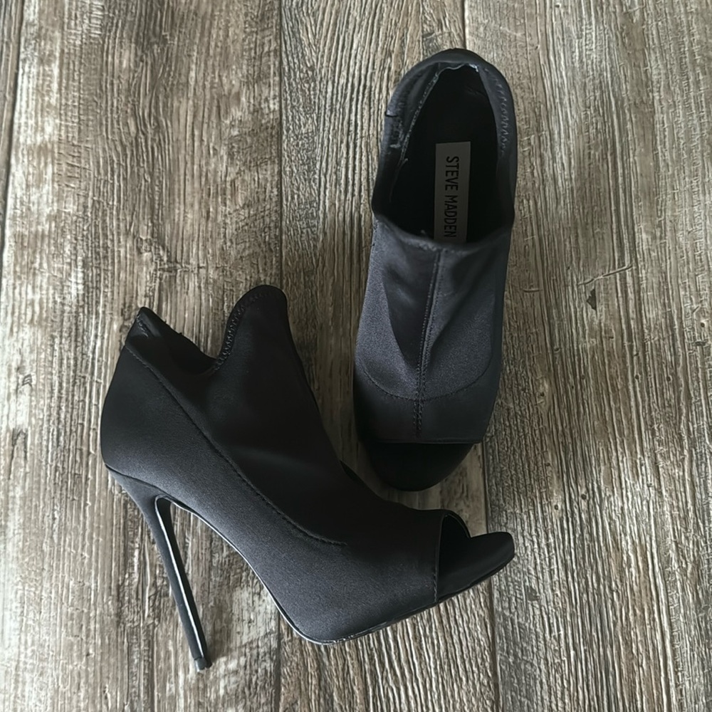🌟STEVE MADDEN 🌟BEAUTIFUL 🌟BLACK HEELS. 6